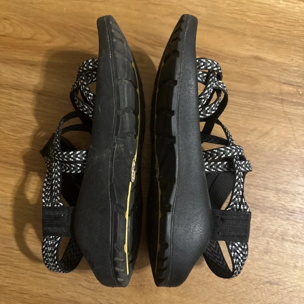 Chaco ZX/2 Classic Sandals Black White Toe Loop Adjustable Sport Hiking Womens 5